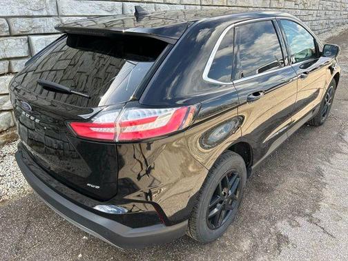 Agate Black Metallic 2024 Ford Edge SEL