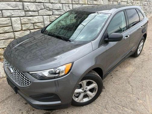 Carbonized Gray Metallic 2023 Ford Edge SE