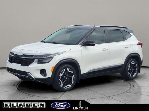 Clear White / Black Roof 2024 Kia Seltos SX