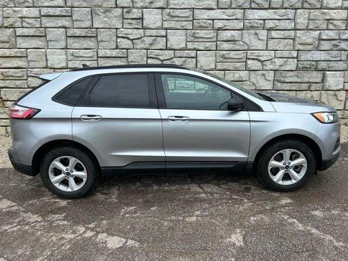 Iconic Silver Metallic 2022 Ford Edge SE