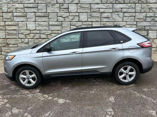 Iconic Silver Metallic 2022 Ford Edge SE