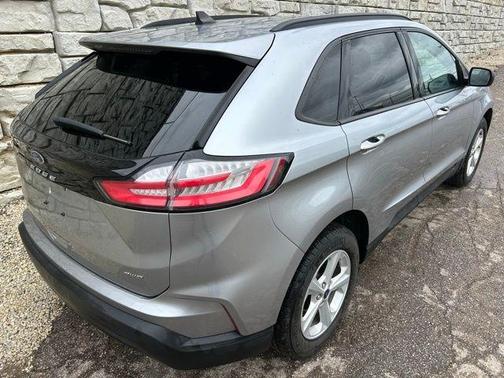 Iconic Silver Metallic 2022 Ford Edge SE