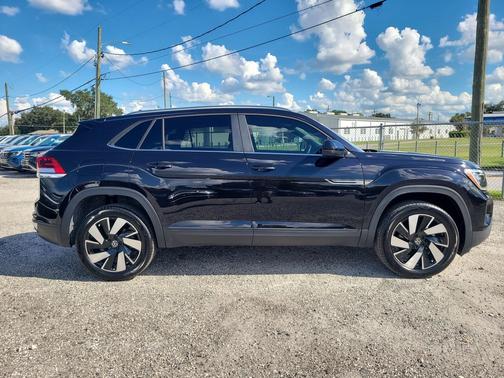 2024 Volkswagen Atlas Cross Sport 2.0T SE w/Technology