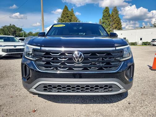 2024 Volkswagen Atlas Cross Sport 2.0T SE w/Technology