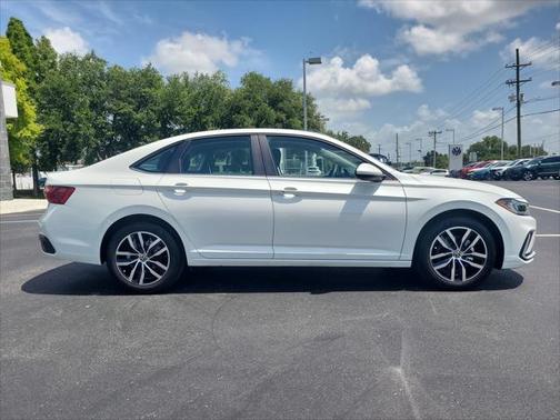 2025 Volkswagen Jetta 1.5T SE