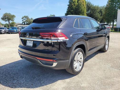 2023 Volkswagen Atlas Cross Sport 2.0T SE w/Technology 4MOTION