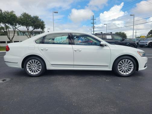 2016 Volkswagen Passat 1.8T SE w/Technology