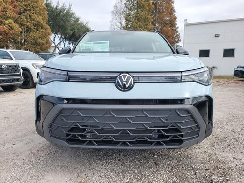 2026 Volkswagen Taos SE Black