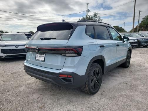 2026 Volkswagen Taos SE Black