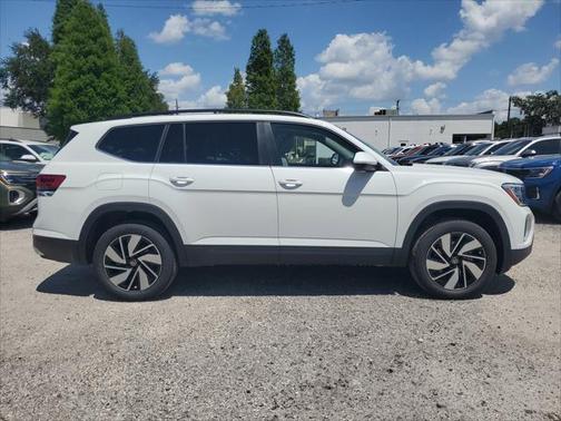 2025 Volkswagen Atlas 2.0T SE w/Technology