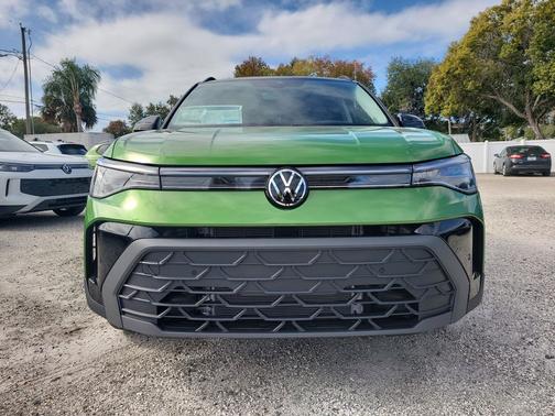 2026 Volkswagen Taos SE Black