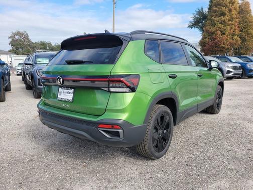 2026 Volkswagen Taos SE Black