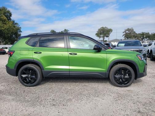 2026 Volkswagen Taos SE Black