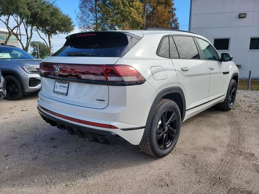 2026 Volkswagen Atlas Cross Sport 2.0T SEL