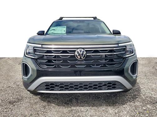 avocado green pearl 2026 Volkswagen Atlas Peak Edition