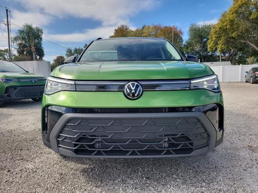 2026 Volkswagen Taos SE Black