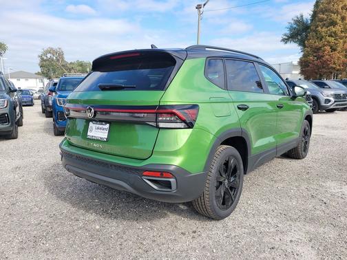 2026 Volkswagen Taos SE Black