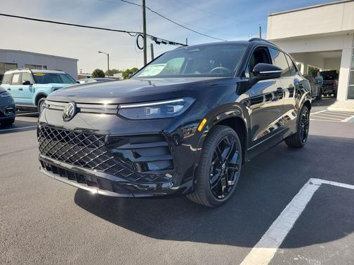 2026 Volkswagen Tiguan 2.0T SE R-Line Black