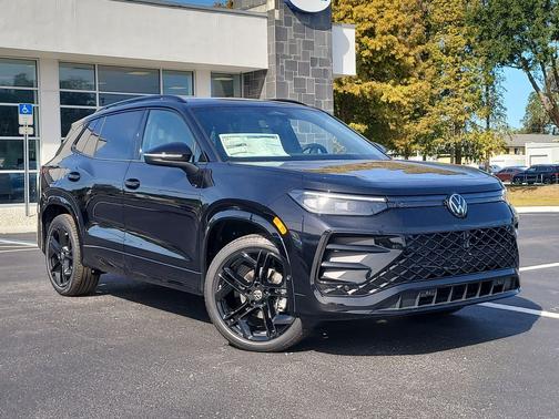 2026 Volkswagen Tiguan 2.0T SE R-Line Black