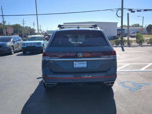 2025 Volkswagen Atlas 2.0T SEL Premium R-Line 4MOTION