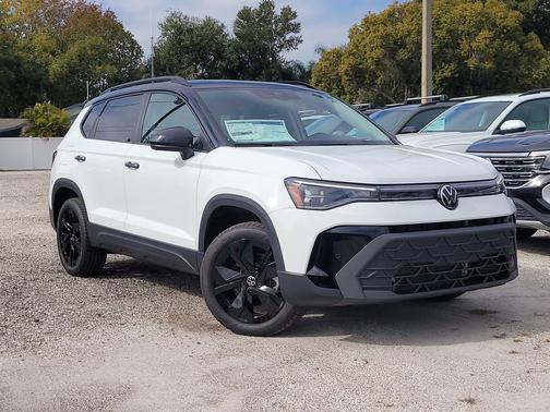 2026 Volkswagen Taos SE Black