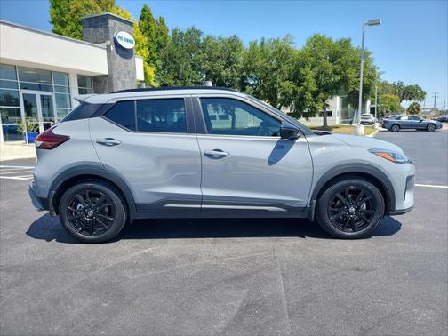 2021 Nissan Kicks SR