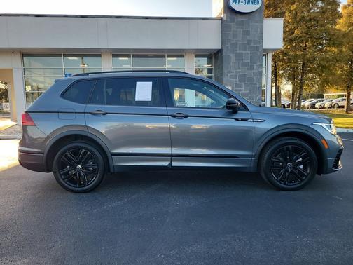 2022 Volkswagen Tiguan 2.0T SE R-Line Black
