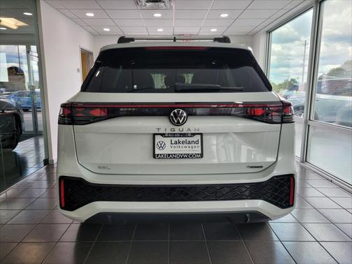 2025 Volkswagen Tiguan 2.0T SEL R-Line 4MOTION