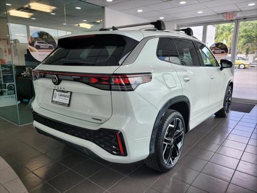 2025 Volkswagen Tiguan 2.0T SEL R-Line 4MOTION
