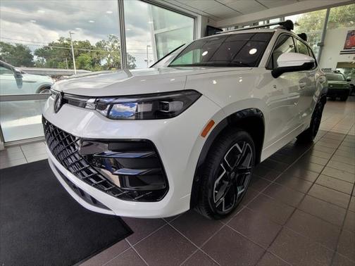 2025 Volkswagen Tiguan 2.0T SEL R-Line 4MOTION