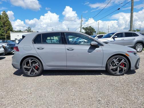 2025 Volkswagen Golf GTI 2.0T SE DSG
