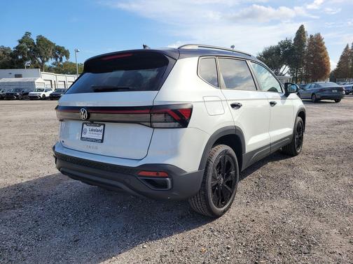 2026 Volkswagen Taos SE Black