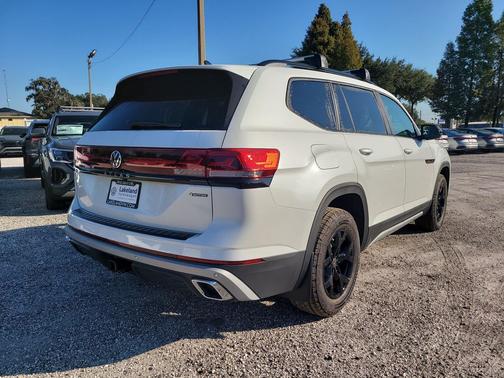 2026 Volkswagen Atlas 2.0T Peak Edition