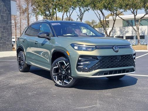 2025 Volkswagen Tiguan 2.0T SEL R-Line 4MOTION