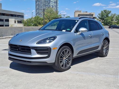 Dolomite Silver Metallic 2026 Porsche Macan Macan