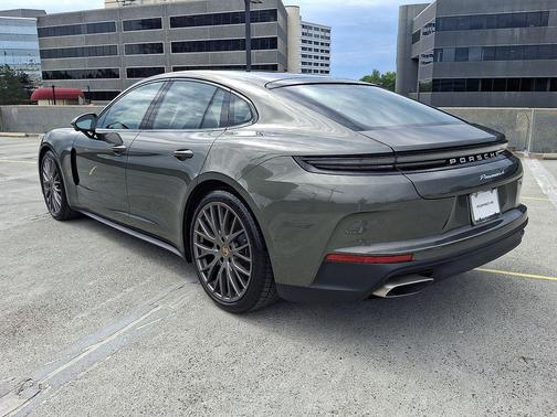 2025 Porsche Panamera 