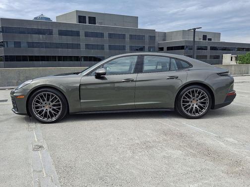 2025 Porsche Panamera 