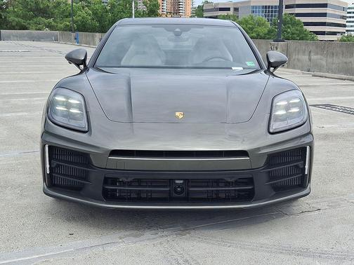 2025 Porsche Panamera 