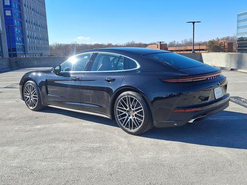 2026 Porsche Panamera 4