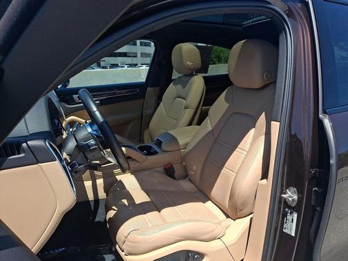 Mahogany 2023 Porsche Cayenne Cayenne