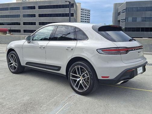 2025 Porsche Macan 