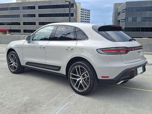 2025 Porsche Macan 