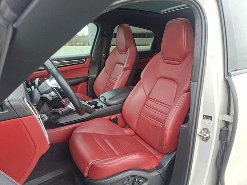2023 Porsche Cayenne GTS