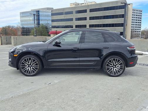 2022 Porsche Macan 
