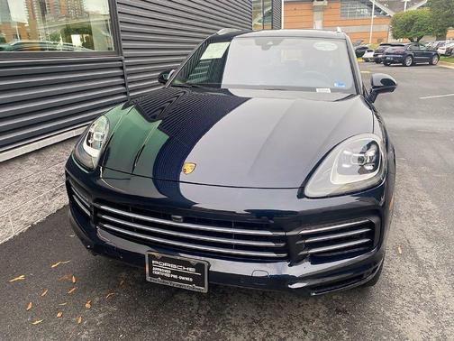 Moonlight Blue 2022 Porsche Cayenne Cayenne