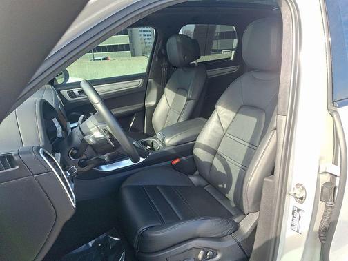 2023 Porsche Cayenne Turbo