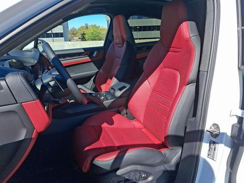 2026 Porsche Cayenne GTS