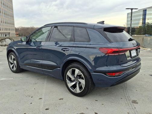 2025 Audi Q6 e-tron Premium Plus quattro