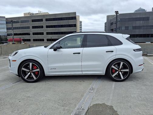 2026 Porsche Cayenne GTS