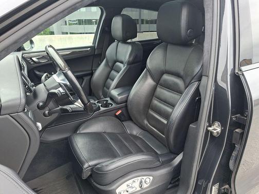 Grey 2018 Porsche Macan Macan Turbo